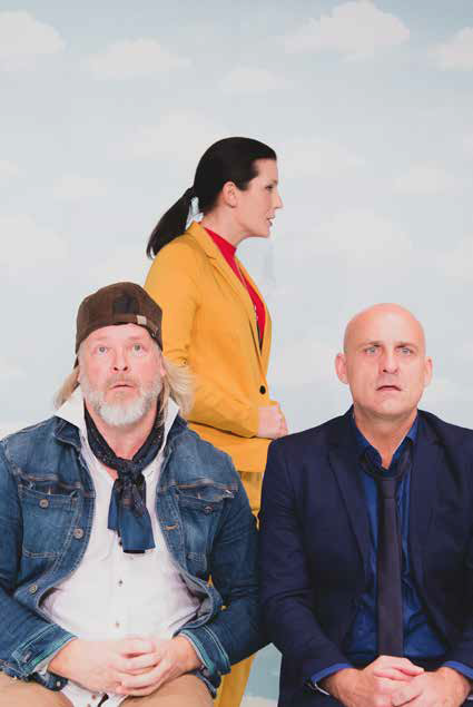 Hausherr Michael Weger (links) mit Isabella Weger und Clemens Matzka in seinem Stück "Adios Muchachos" an der neuenbuehnevillach. Foto: Patrick C. Klopf/nbv